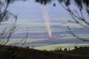 Dust devil seen from Kula, Maui, 8/19/13. Photo by Justin Offerman, via The Maui News.